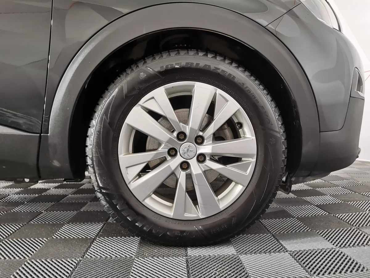 Peugeot 3008 1.5 HDi AT (130 л.с.) Черный в АВИЛОН. Слайд №9
