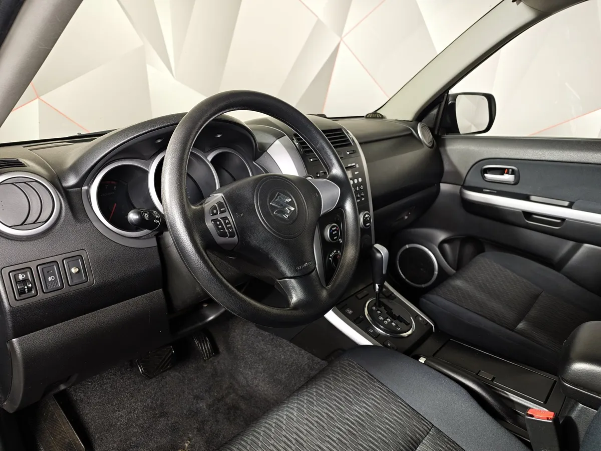 Suzuki Grand Vitara 2.0 AT AWD (140 л.с.) Черный в АВИЛОН. Слайд №19
