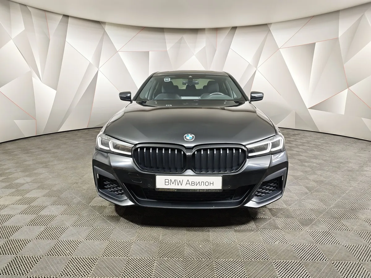 BMW 5 серия 520d xDrive Steptronic (190 л.с.) M Sport Черный в АВИЛОН. Слайд №3