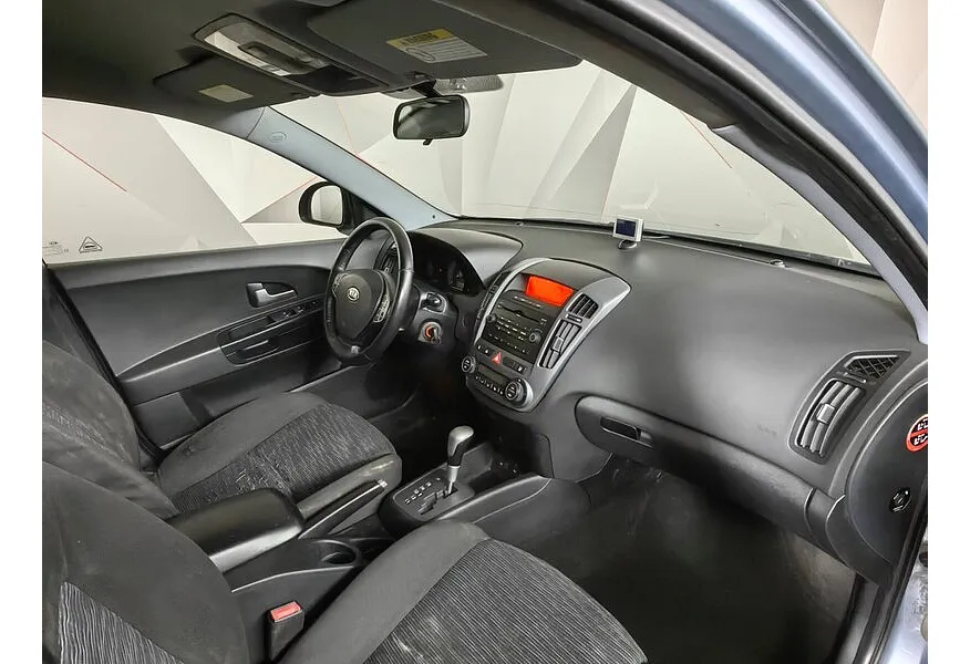 Kia Ceed 1.6 CRDi AT (115 л.с.) Синий в АВИЛОН. Слайд №10 Kia Ceed 1.6 CRDi AT (115 л.с.) Синий в АВИЛОН. Слайд №10