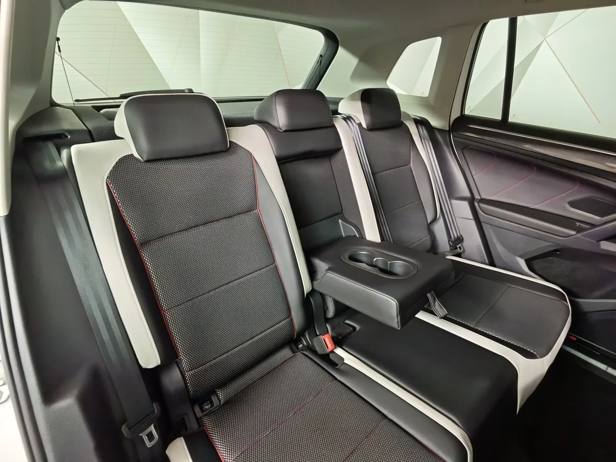 Volkswagen Tiguan 2.0 TSI 4Motion AT (180 л.с.) Urban Sport Белый в АВИЛОН. Слайд №17
