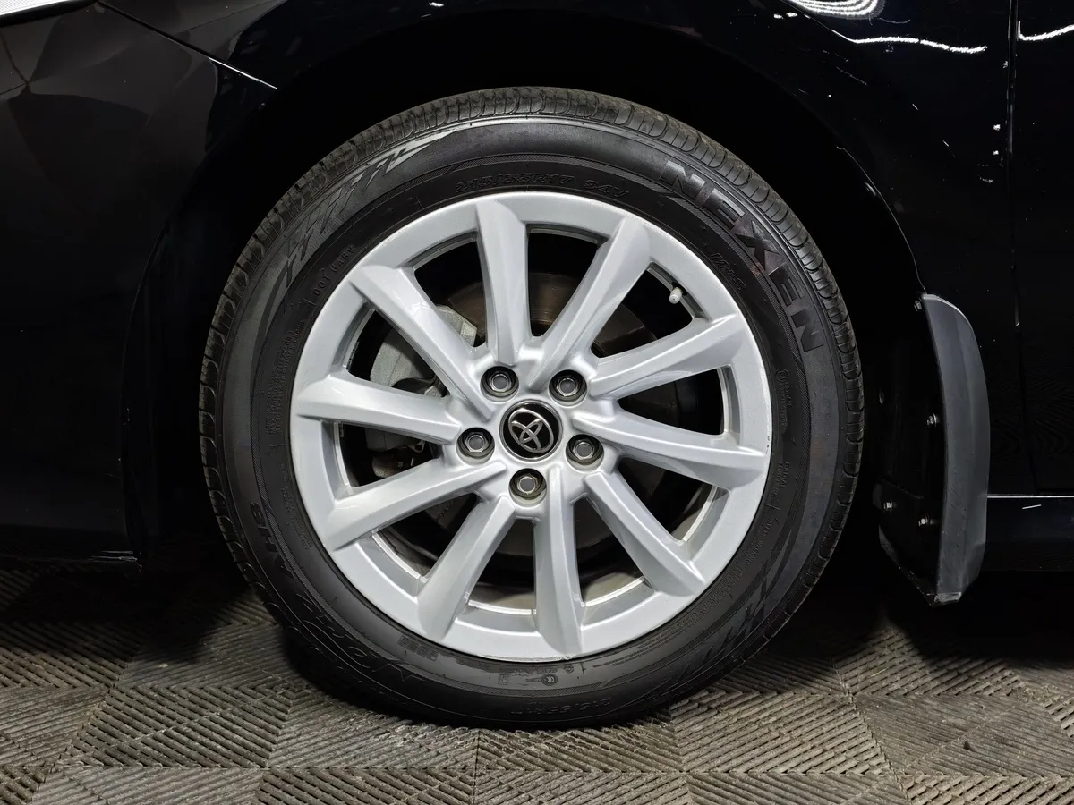 Toyota Camry 2.5 AT (200 л.с.) Черный в АВИЛОН. Слайд №9