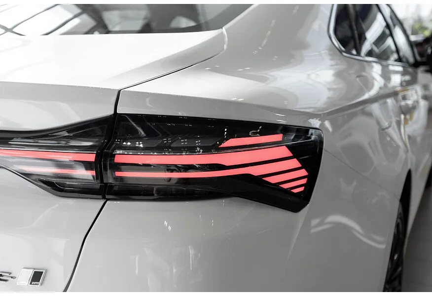 Geely Preface 2.0T 7DCT FWD (150 л.с.) Флагман Белый в АВИЛОН. Слайд №11