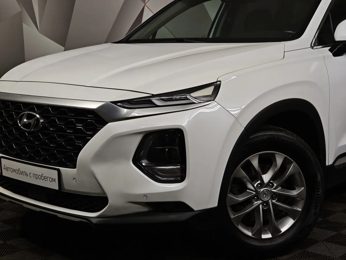 Hyundai Santa Fe 2.4 (188 л.с.) - 6AT Lifestyle + Smart Sense Белый в АВИЛОН. Слайд №10