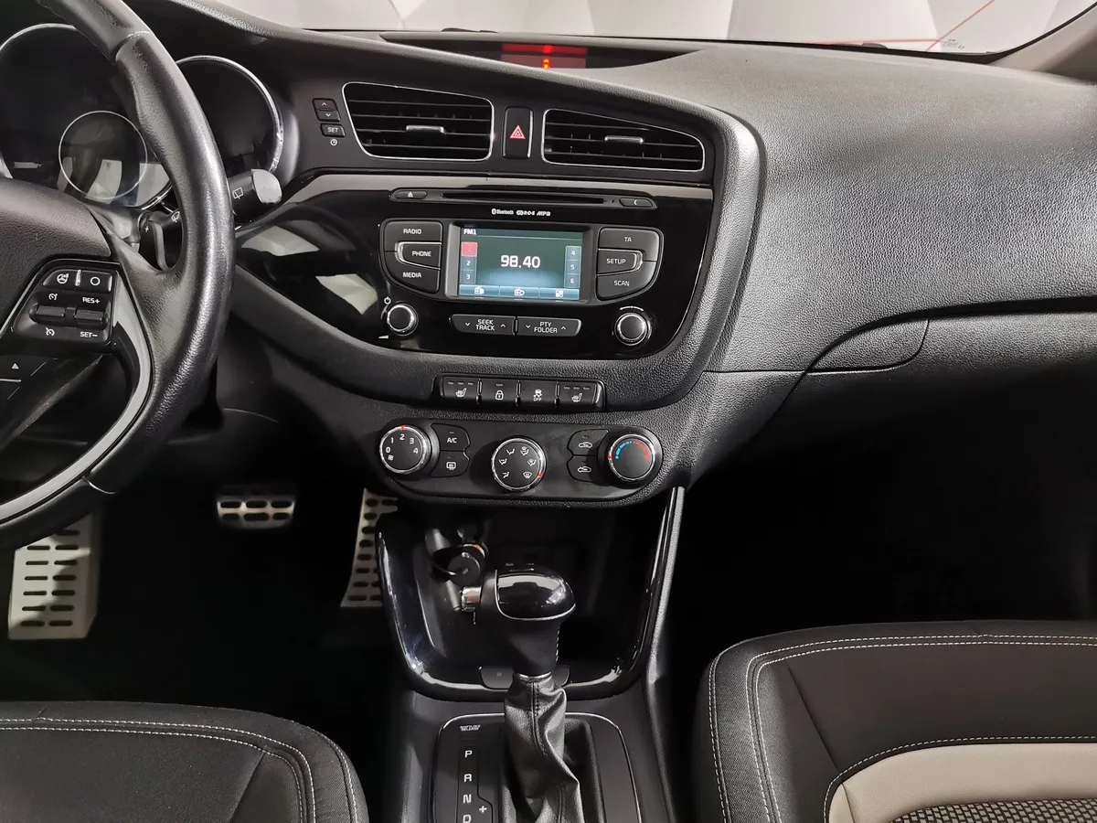 Kia Ceed 1.6 AT (129 л.с.) Luxe Красный в АВИЛОН. Слайд №14