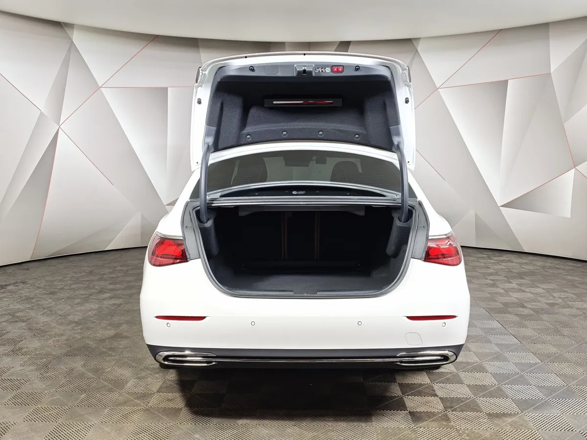 Mercedes-Benz E-Класс E 300 4MATIC (258 л.с.) Белый в АВИЛОН. Слайд №12
