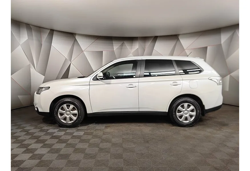 Mitsubishi Outlander 2.0 CVT (146 л.с.) Invite Белый в АВИЛОН. Слайд №5