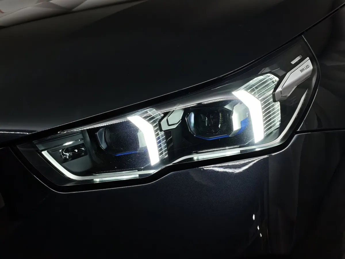 BMW 5 серия 530i xDrive AT (252 л.с.) Черный в АВИЛОН. Слайд №8