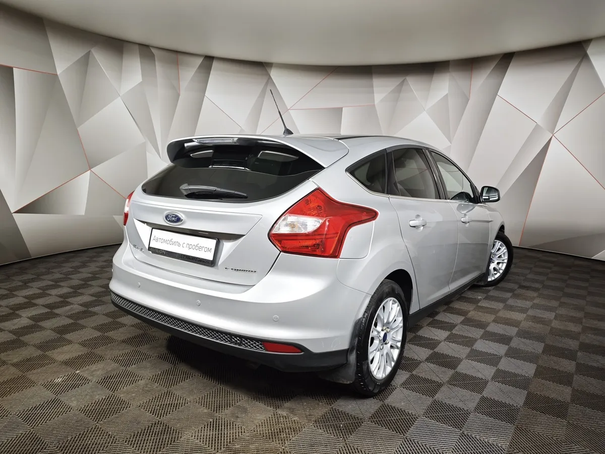 Ford Focus 1.6 PowerShift (125 л.с.) Titanium Серебристый в АВИЛОН. Слайд №2