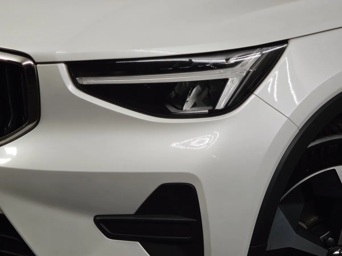 Volvo XC40 2.0 B4 AT AWD (190 л.с.) Deluxe Белый в АВИЛОН. Слайд №10
