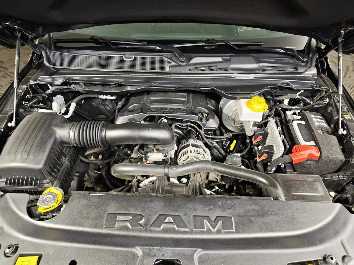 RAM 1500 5.7 AT 4x4 6'4" box (400 л.с.) Черный в АВИЛОН. Слайд №11