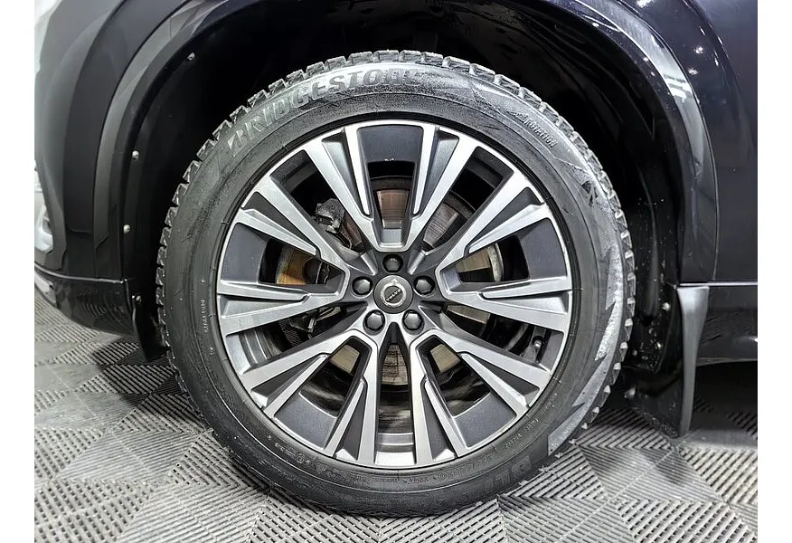 Volvo XC90 2.0 T5 Drive-E AT AWD (5 мест) (249 л.с.) Inscription Черный в АВИЛОН. Слайд №9