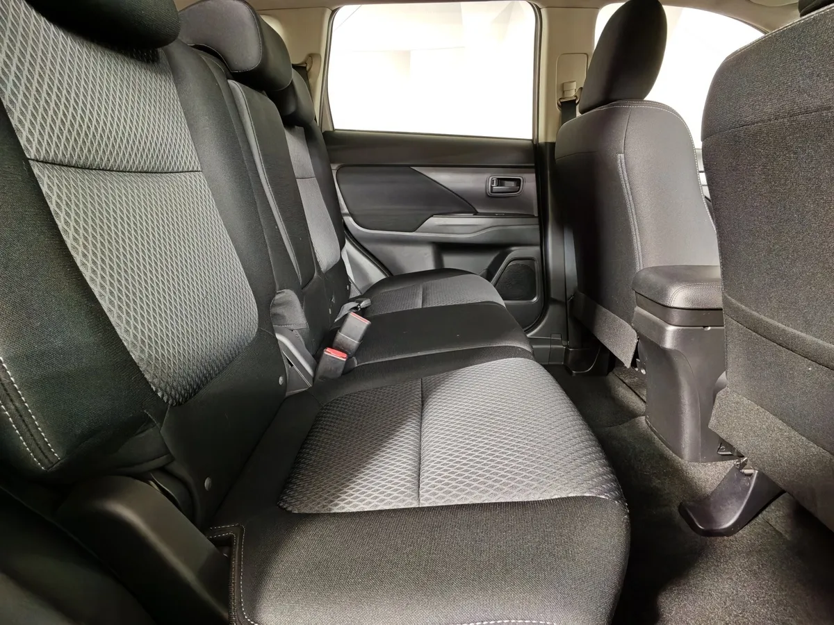 Mitsubishi Outlander 2.0 CVT (146 л.с.) Invite Белый в АВИЛОН. Слайд №16