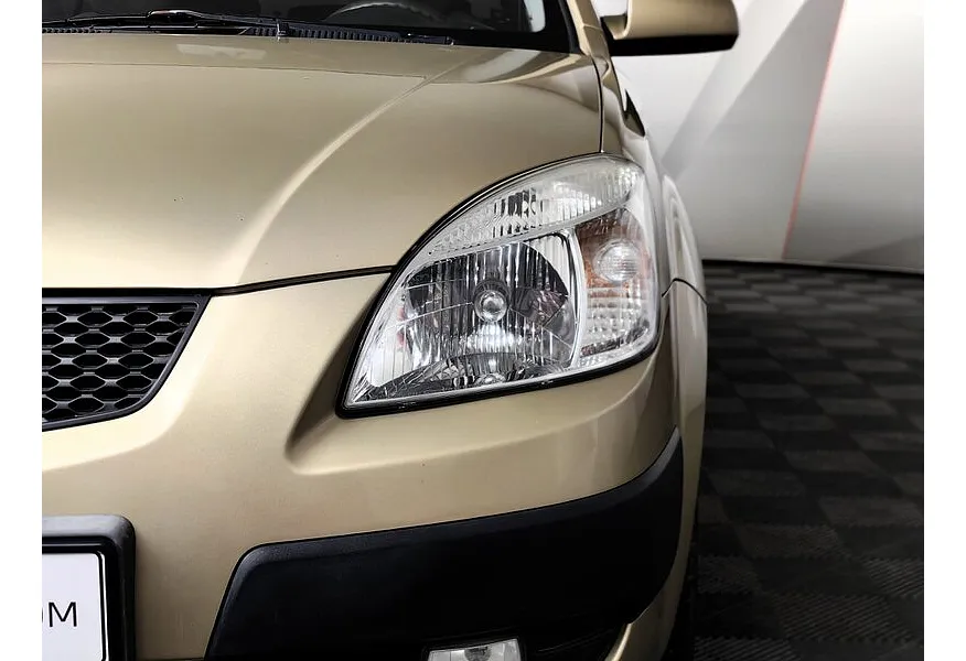 Kia Rio 1.4 AT (107 л.с.) Бежевый в АВИЛОН. Слайд №9