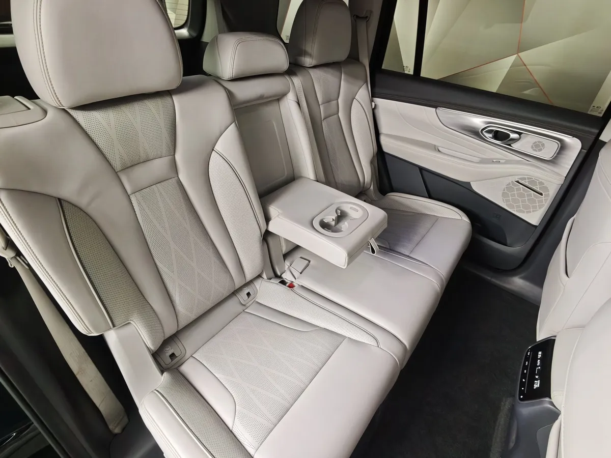 GAC GS8 2.0T 4WD (231 л.с.) GL Черный в АВИЛОН. Слайд №16
