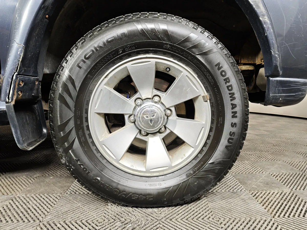 Mitsubishi Pajero Sport 2.5 TD MT 4WD (115 л.с.) Серый в АВИЛОН. Слайд №9