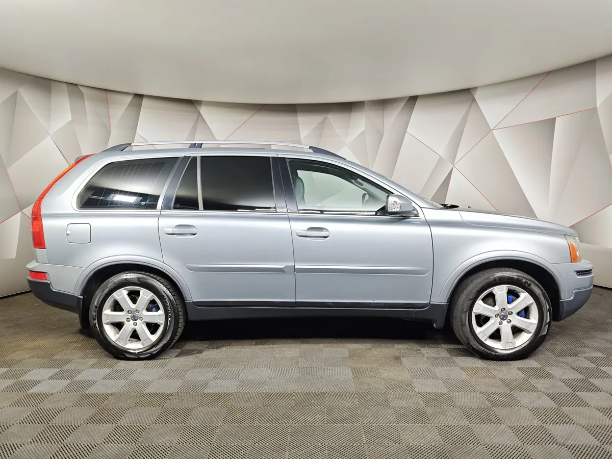 Volvo XC90 2.5 T5 Geartronic AWD (5 мест) (210 л.с.) Серебристый в АВИЛОН. Слайд №6