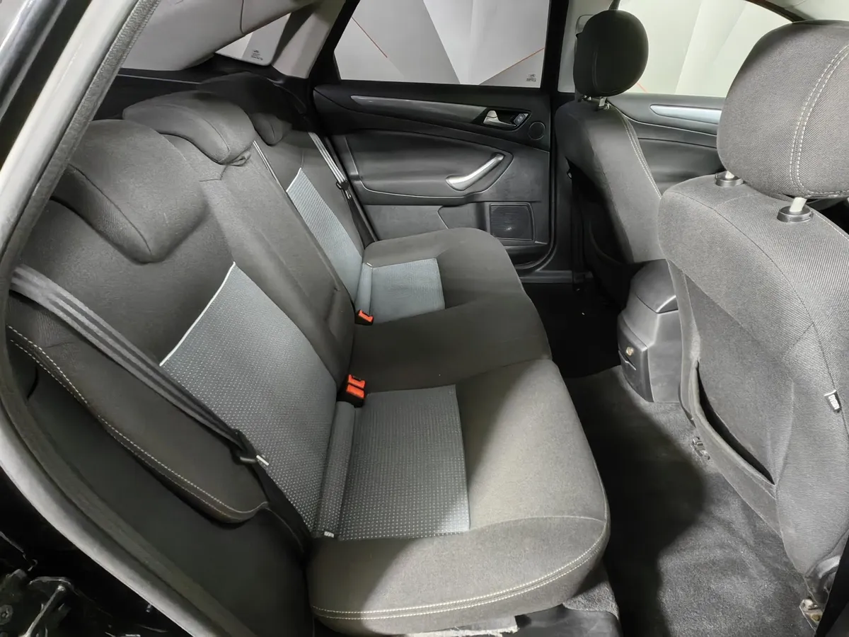 Ford Mondeo 2.0 MT (145 л.с.) Черный в АВИЛОН. Слайд №13