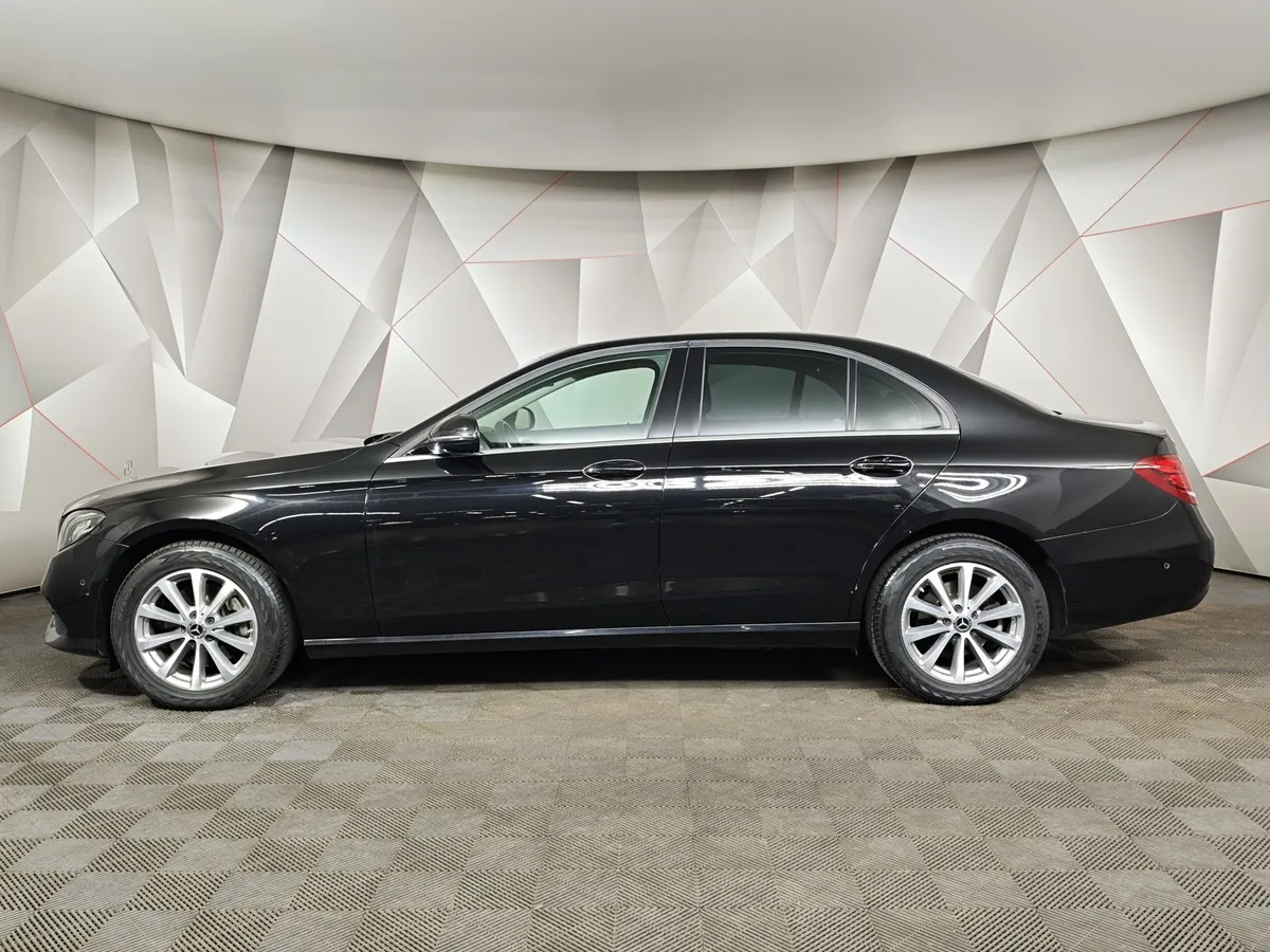 Mercedes-Benz E-Класс E 200 4MATIC 9G-TRONIC (184 л.с.) Premium Черный в АВИЛОН. Слайд №5