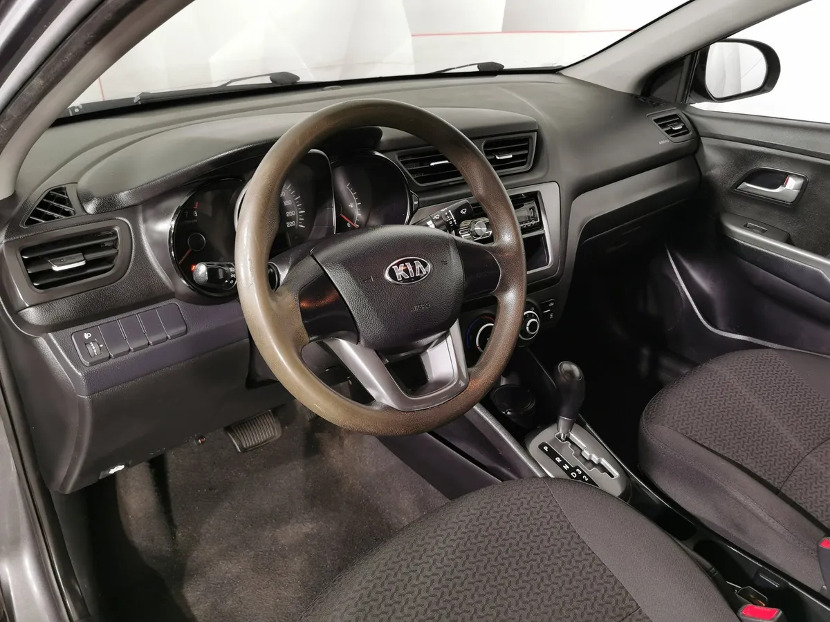 Kia Rio 1.4 AT (107 л.с.) Серый в АВИЛОН. Слайд №18