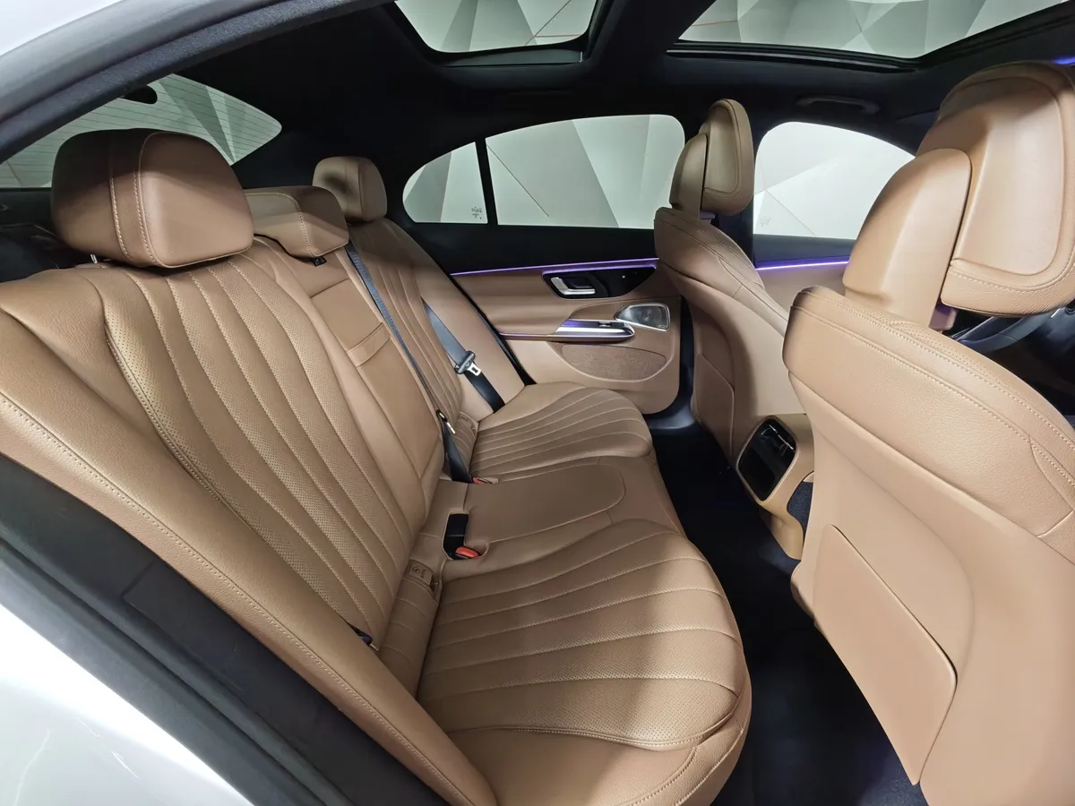 Mercedes-Benz E-Класс E 300 4MATIC (258 л.с.) Белый в АВИЛОН. Слайд №16