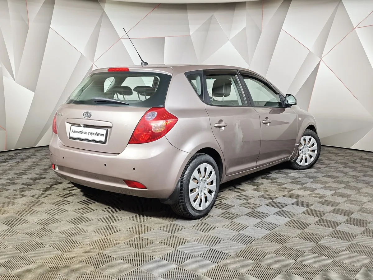 Kia Ceed 1.6 CRDi AT (115 л.с.) Бежевый в АВИЛОН. Слайд №2