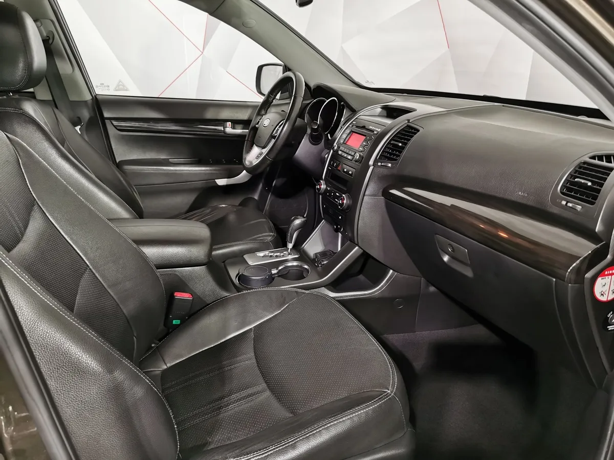 Kia Sorento 2.4 AT 4WD (175 л.с.) Comfort Коричневый в АВИЛОН. Слайд №12