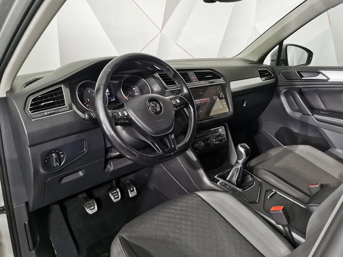 Volkswagen Tiguan 1.4 TSI BlueMotion MT (125 л.с.) Comfortline Серебристый в АВИЛОН. Слайд №18