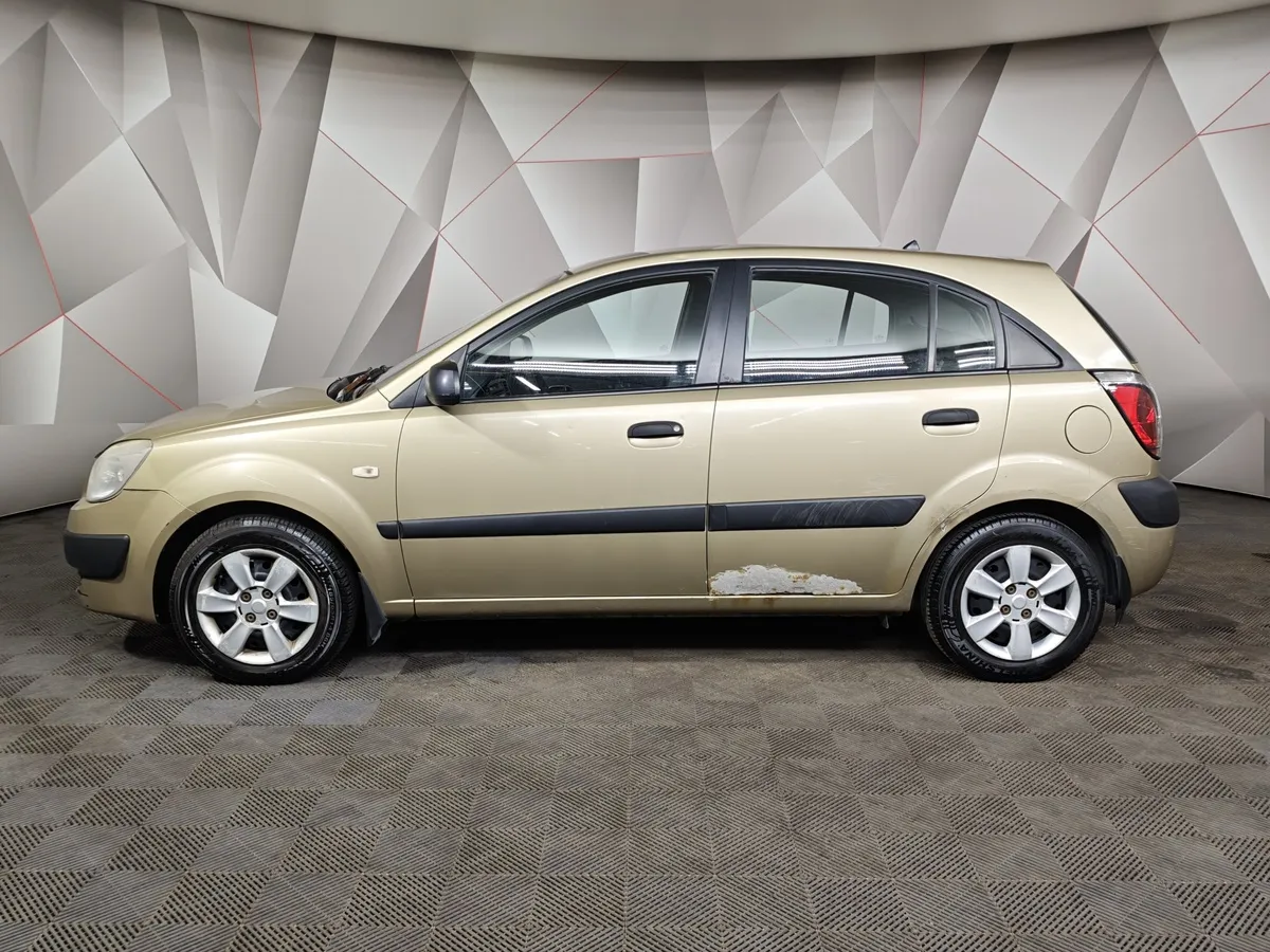 Kia Rio 1.4 MT (97 л.с.) Бежевый в АВИЛОН. Слайд №5
