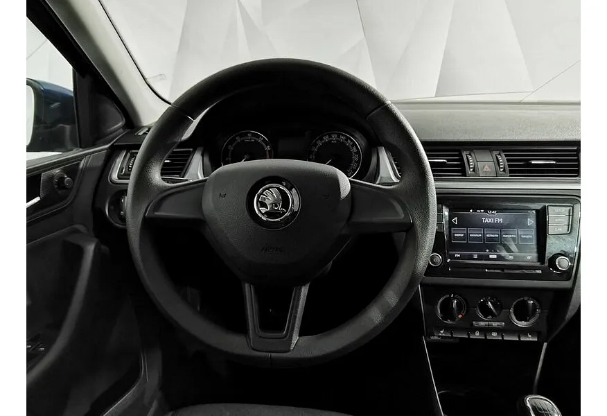 Skoda Rapid 1.6 MT (90 л.с.) Синий в АВИЛОН. Слайд №10