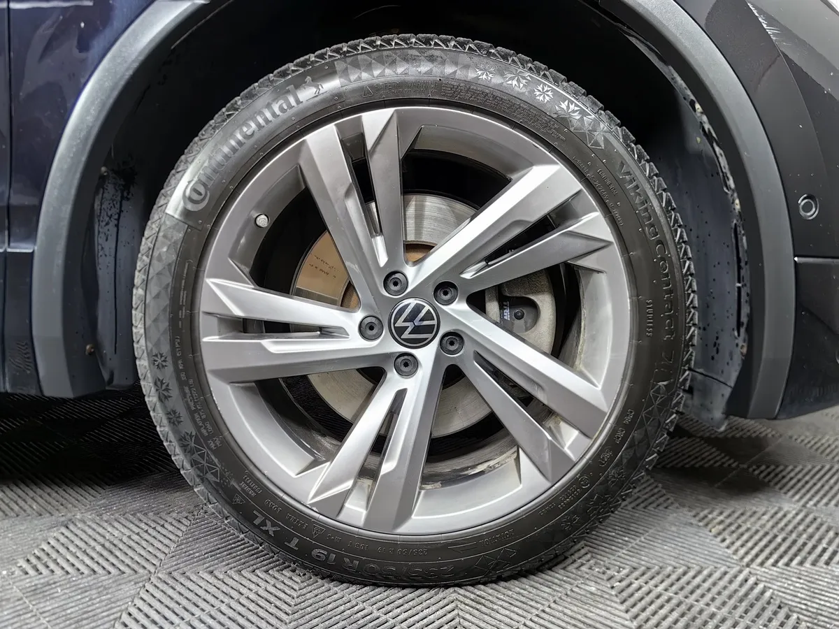 Volkswagen Tiguan 2.0 TSI 4Motion DSG (220 л.с.) Sportline Черный в АВИЛОН. Слайд №9