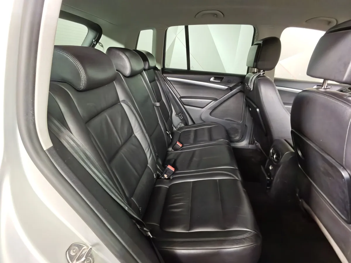 Volkswagen Tiguan 2.0 TSI 4Motion AT (170 л.с.) Track & Field Желтый в АВИЛОН. Слайд №15