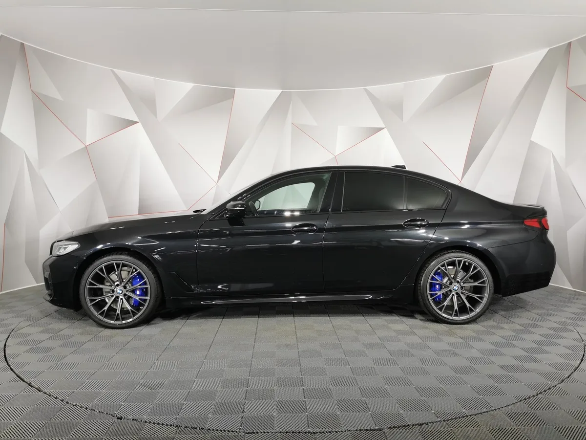 BMW 5 серия 520d xDrive Steptronic (190 л.с.) M Sport Черный в АВИЛОН. Слайд №5