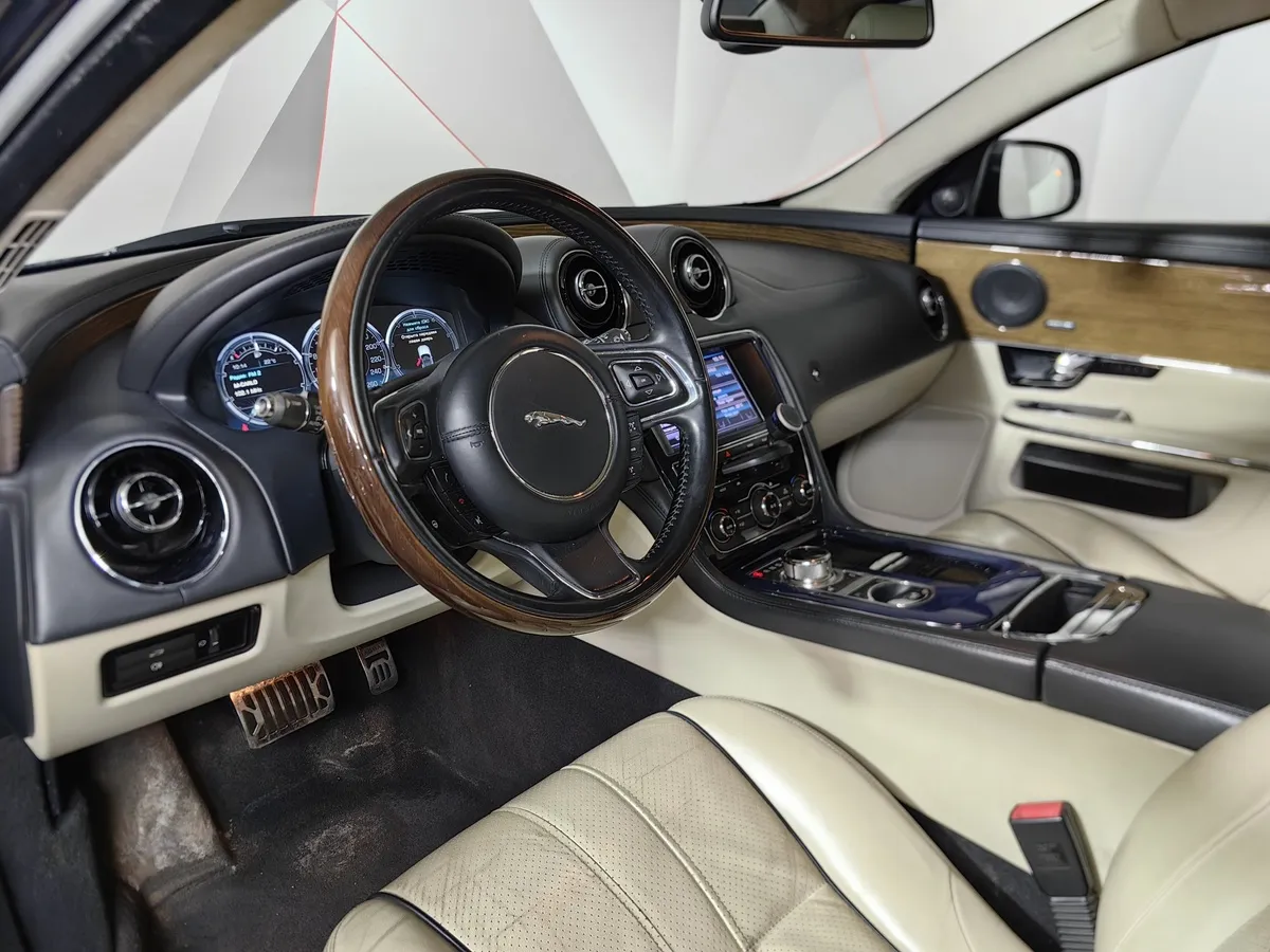 Jaguar XJ 3.0 AT AWD LWB (340 л.с.) Portfolio Черный в АВИЛОН. Слайд №18