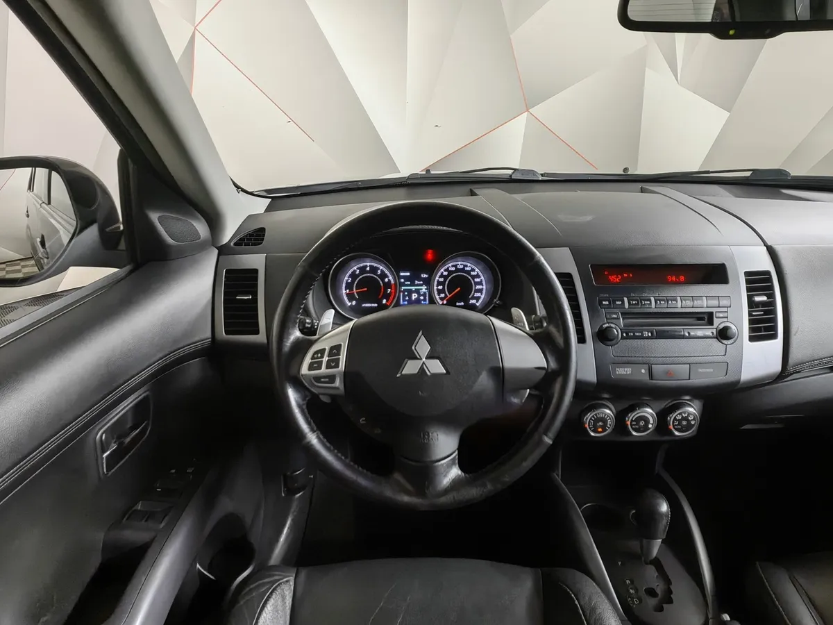 Mitsubishi Outlander 2.0 CVT 4WD (147 л.с.) Серый в АВИЛОН. Слайд №20