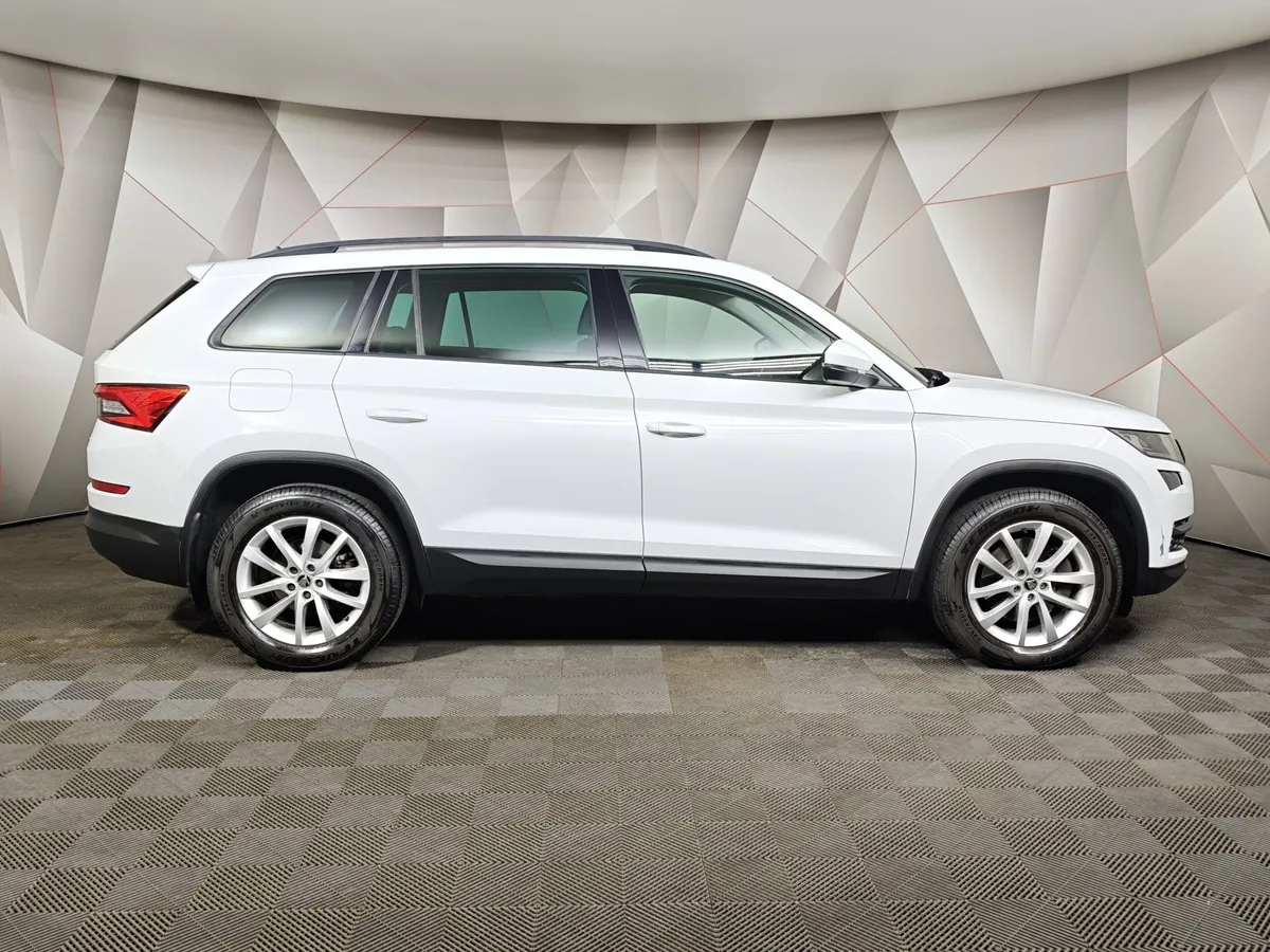 Skoda Kodiaq 2.0 TSI DSG 4X4 (180 л.с.) Белый в АВИЛОН. Слайд №6