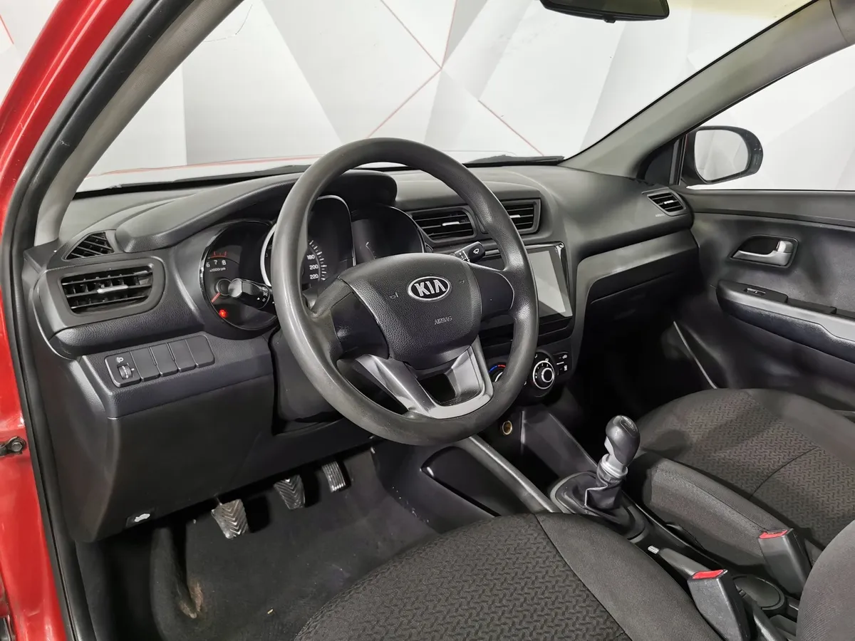 Kia Rio 1.6 MT (123 л.с.) Comfort Красный в АВИЛОН. Слайд №16