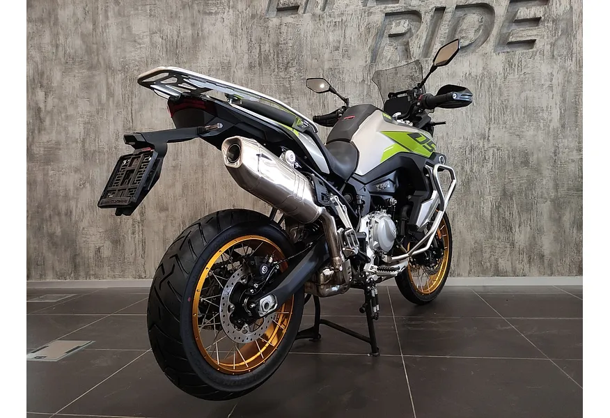 LIVE. Слайд №6