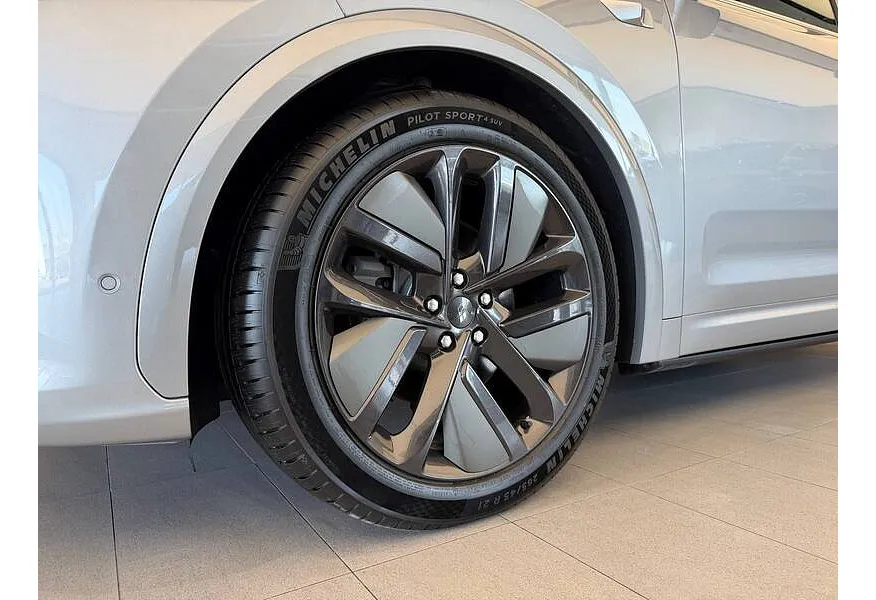 Li Auto L7 1.5 AT 4WD (449 л.с.) Ultra Серебристый в АВИЛОН. Слайд №9