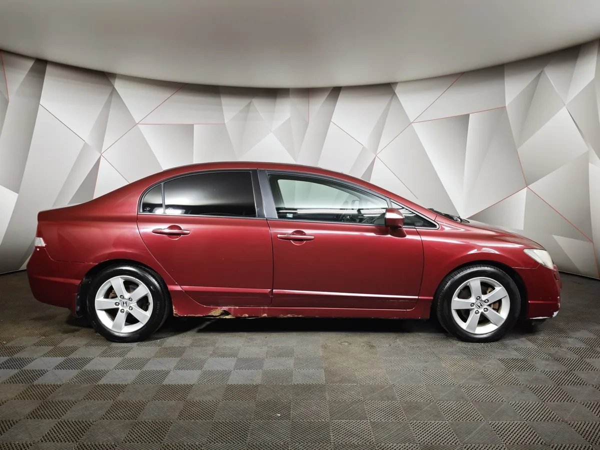 Honda Civic 1.8 AT (142 л.с.) Красный в АВИЛОН. Слайд №6
