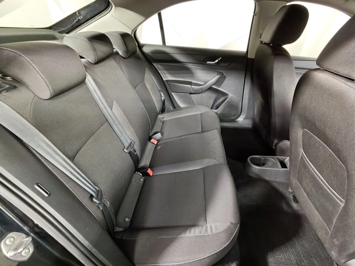 Skoda Rapid 1.6 MT (105 л.с.) Черный в АВИЛОН. Слайд №14