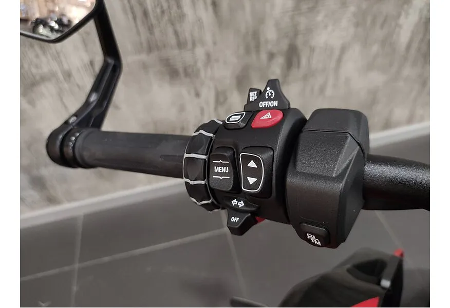 BMW Motorrad R 1300 R R 1300 R 1300 см³ (145 л.с.) (145) 1300 Черный в АВИЛОН. Слайд №8