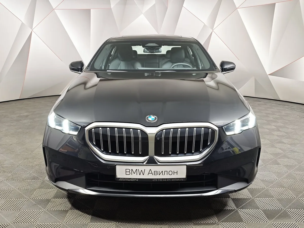 BMW 5 серия 530i xDrive AT (252 л.с.) Черный в АВИЛОН. Слайд №3