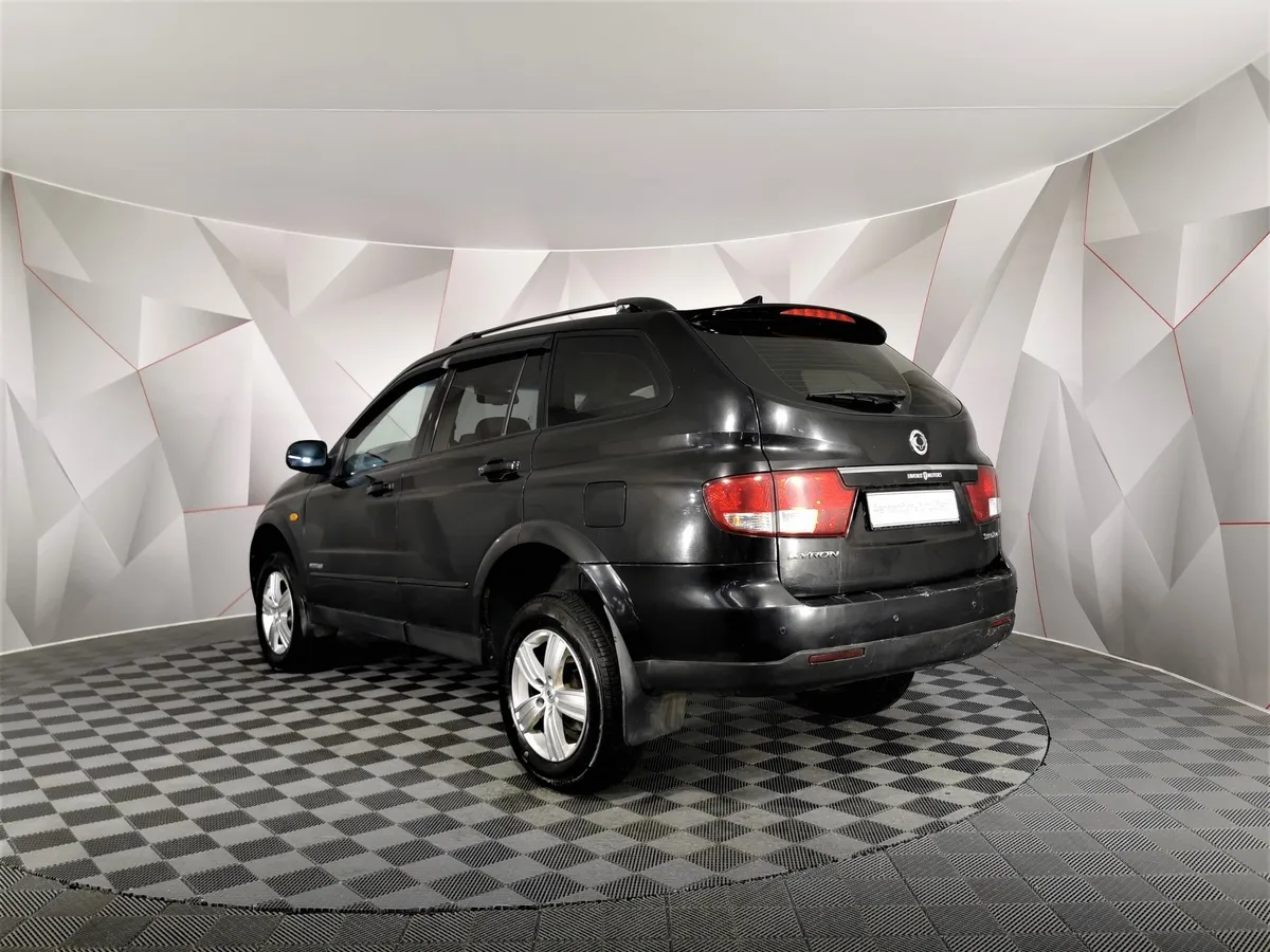 SsangYong Kyron 2.0 Xdi MT 4WD (141 л.с.) Черный в АВИЛОН. Слайд №4