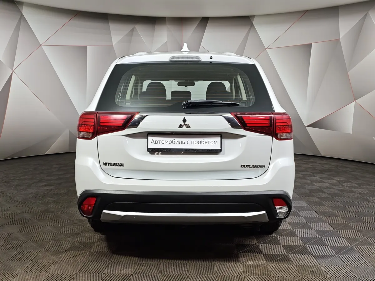 Mitsubishi Outlander 2.0 CVT (146 л.с.) Invite Белый в АВИЛОН. Слайд №8