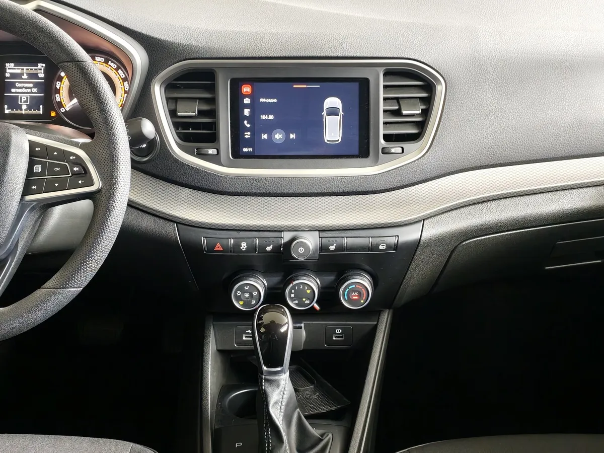 ВАЗ (Lada) Vesta 1.6 AMT (106 л.с.) Черный в АВИЛОН. Слайд №15
