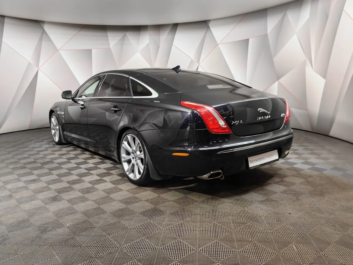 Jaguar XJ 3.0 AT AWD LWB (340 л.с.) Portfolio Черный в АВИЛОН. Слайд №4