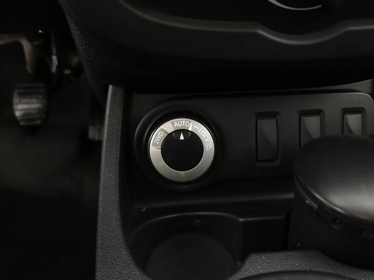Renault Duster 1.6 MT 4x4 (114 л.с.) Черный в АВИЛОН. Слайд №20