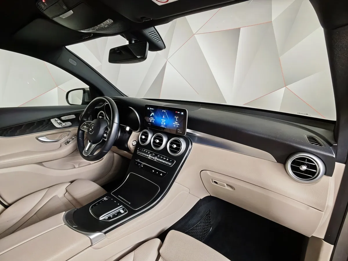 Mercedes-Benz GLC Купе 300 9G-TRONIC 4MATIC (249 л.с.) Sport Серебристый в АВИЛОН. Слайд №12