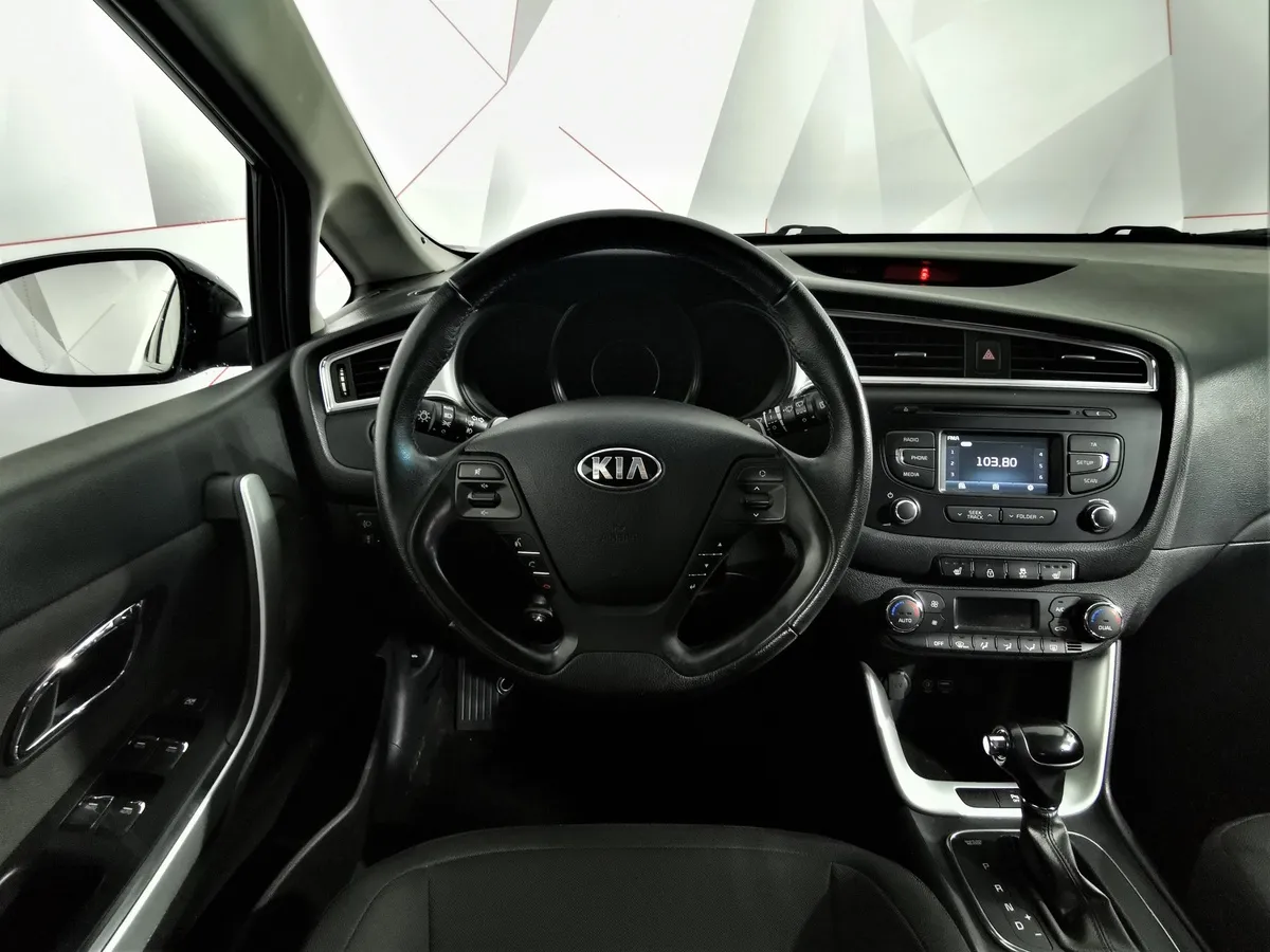 Kia Ceed 1.6 AT (130 л.с.) Luxe RED Line Черный в АВИЛОН. Слайд №19